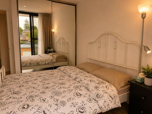 Quiet 4BR Townhouse  2.5 Baths  Near Sydney Airport, CBD & Beaches  Free Parking