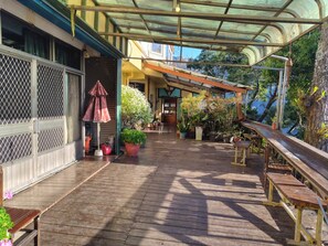 Terrace/patio - 清境禾風里湖畔農莊景觀餐廳適合登山騎行與家庭團體寵物友善 (Nantou County)