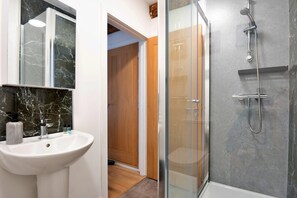 House | Bathroom - Beautiful Home Near Builth Wells (Builth Wells)