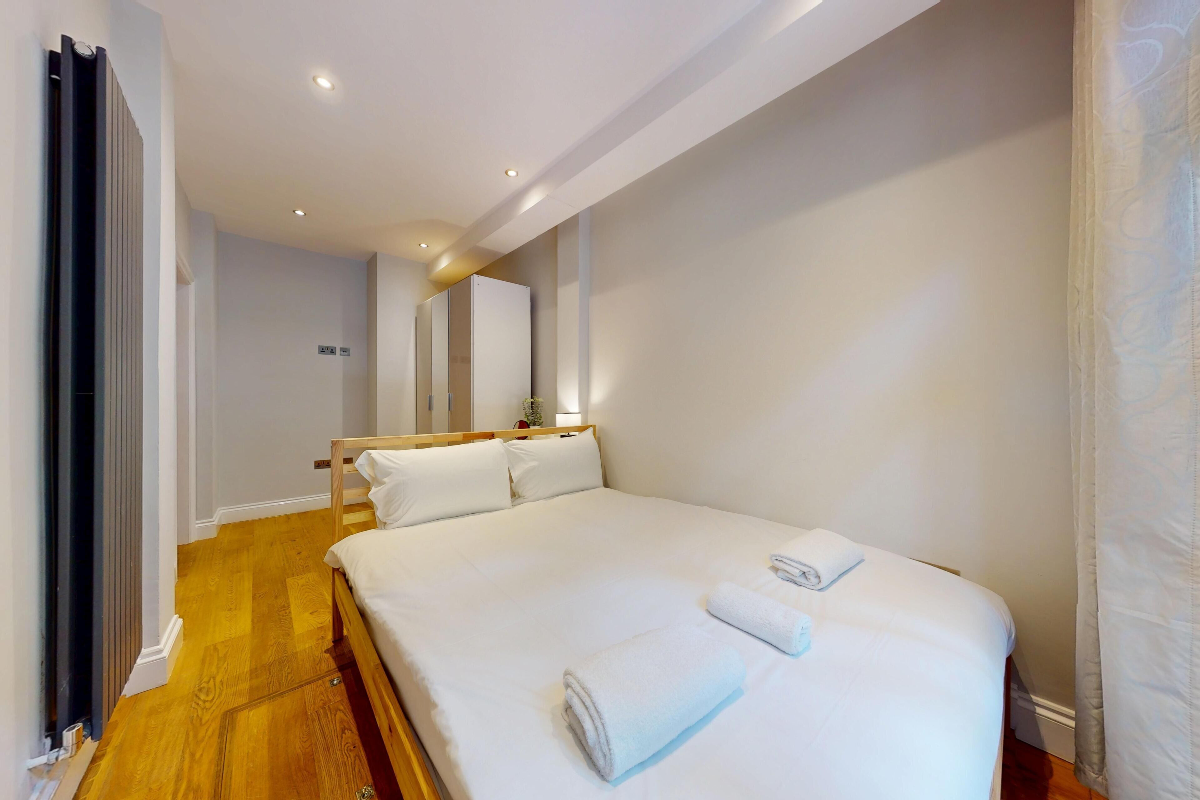 2 bedrooms, bed sheets