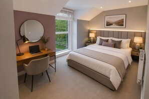 Iron/ironing board, WiFi, bed sheets - Modern High Quality City Home. Family & Pet friendly, Parking & EV Charger (Ripon)