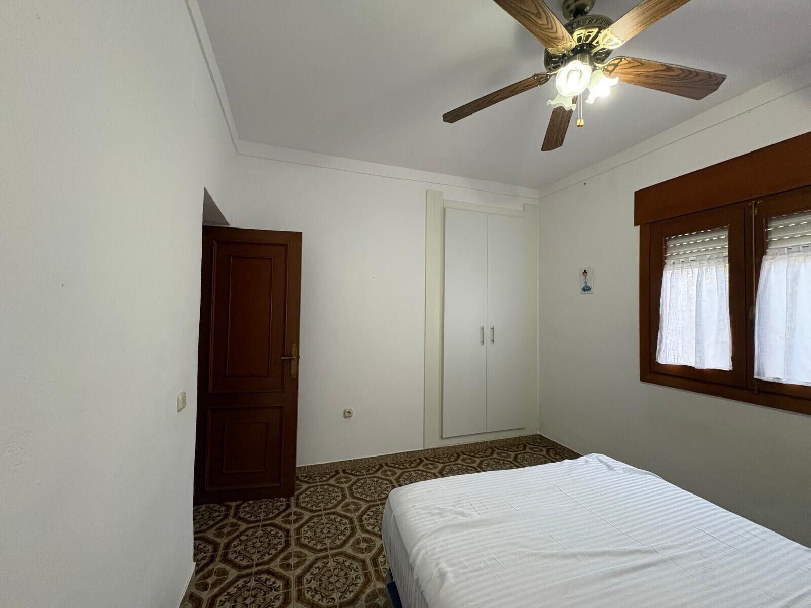 4 bedrooms, WiFi, bed sheets