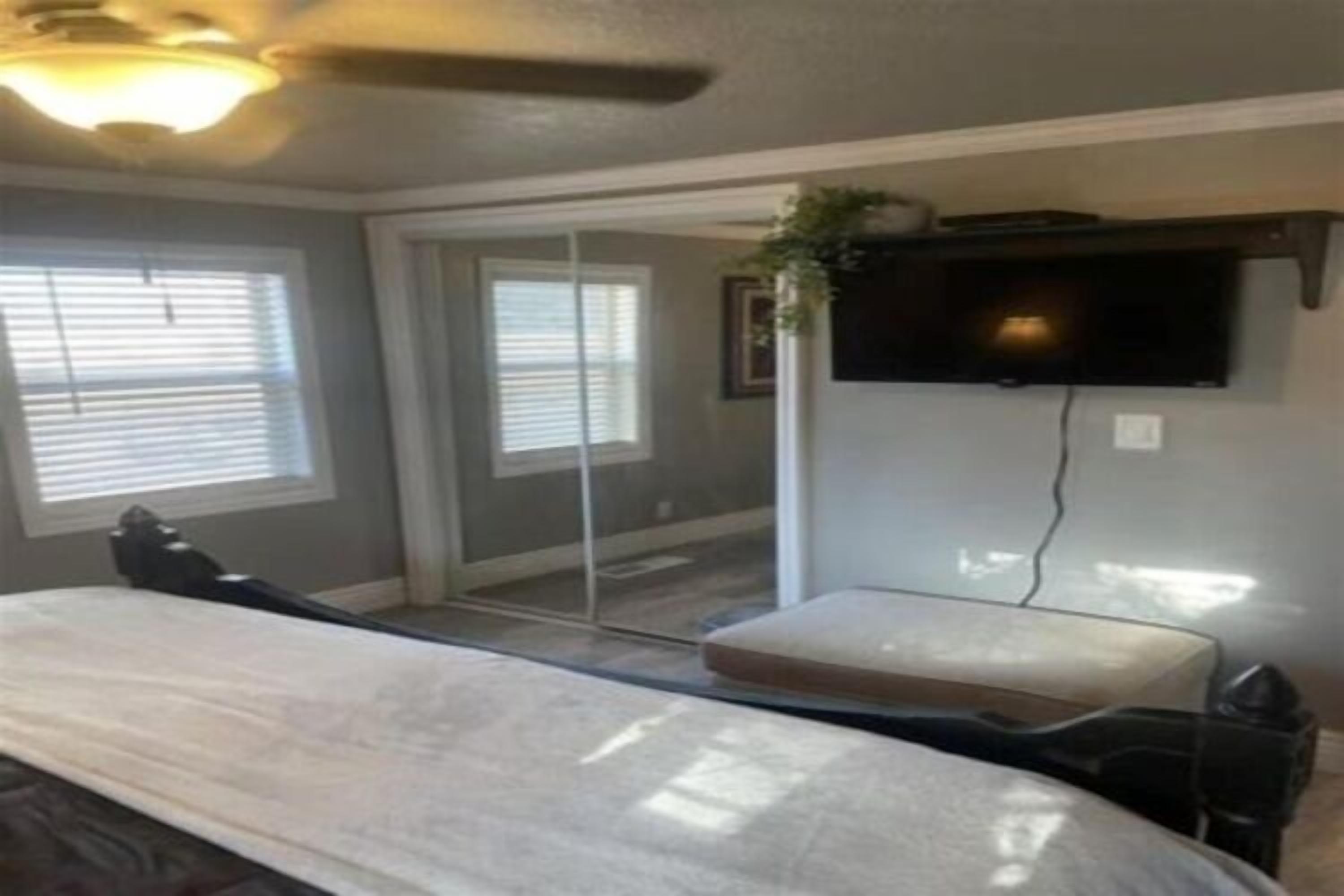 11 bedrooms, WiFi (free), bed sheets