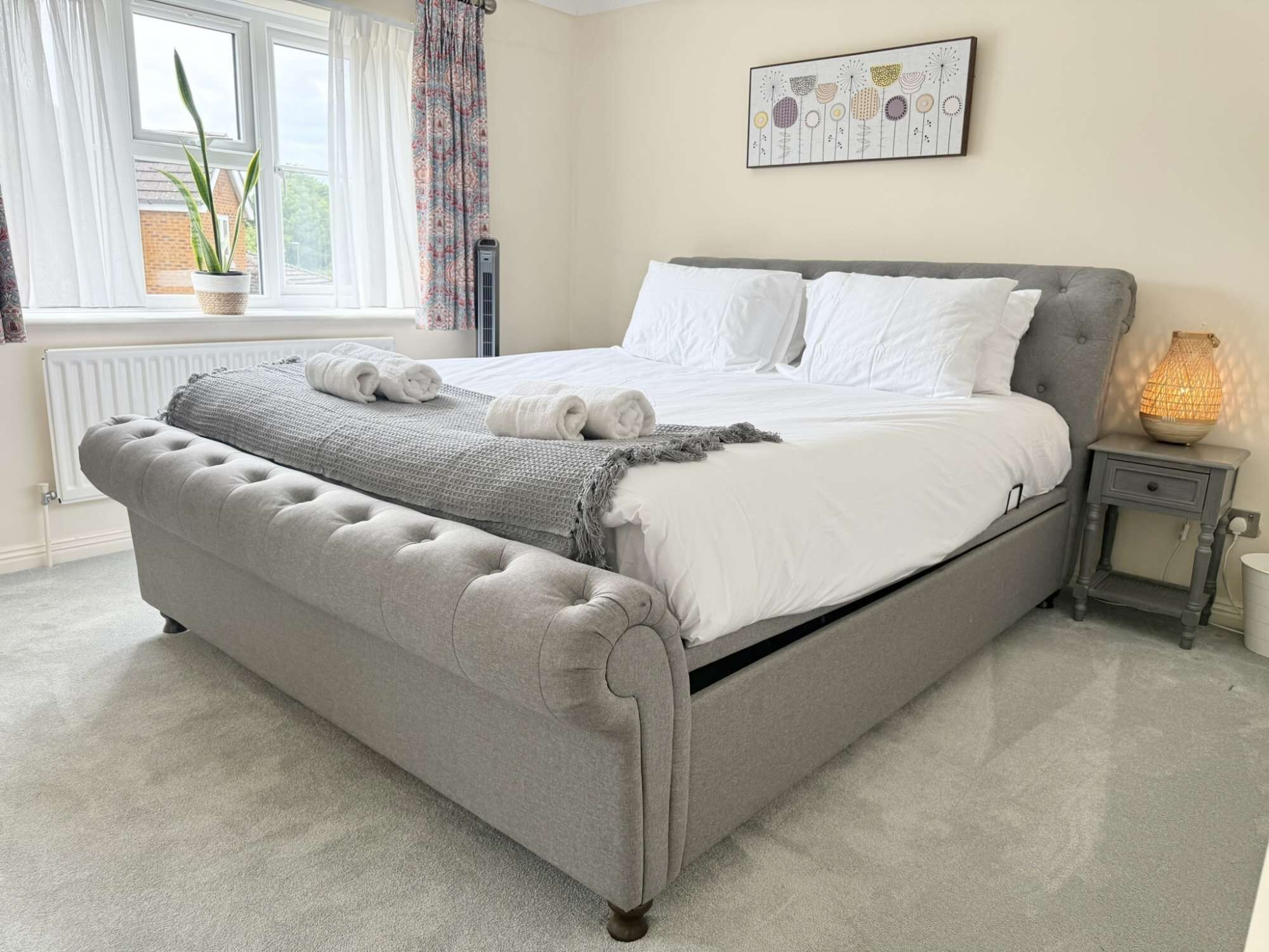 4 bedrooms, iron/ironing board, WiFi, bed sheets