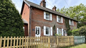 A two-story brick house with a wooden picket fence, a number '1' sign, and a small garden. - Yew Tree Cottage – Direct New Forest Access, Ponies & Walk to Lyndhurst (Lyndhurst)