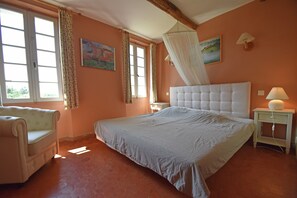 6 bedrooms, individually furnished - Large Holiday Home With a Swimming Pool in Le Var (Collobrieres)