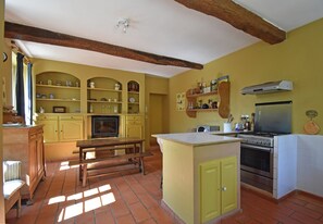 Private kitchen - Large Holiday Home With a Swimming Pool in Le Var (Collobrieres)