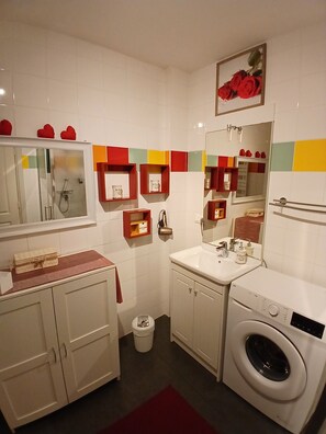 Bathroom - Vrbo Property (Colmar)