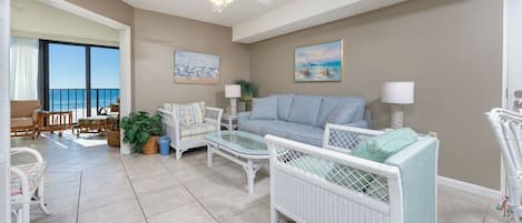 Condo, 2 Bedrooms | Living area