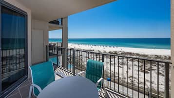 Condo, 1 Bedroom | Outdoor dining