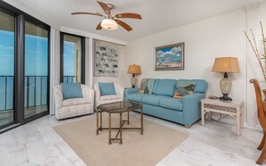 Condo, 2 phòng ngủ | Khu phòng khách