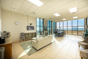 Condo, 1 phòng ngủ | Nội thất