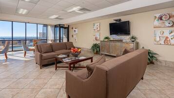 Condo, 1 Bedroom | Living area