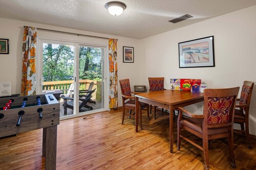 Wake Robin House - Comfortable & Close To Campus 4 Bedroom Home