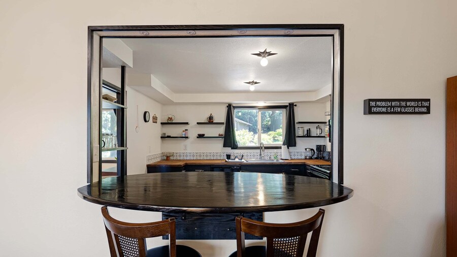 Wake Robin House - Comfortable & Close To Campus 4 Bedroom Home