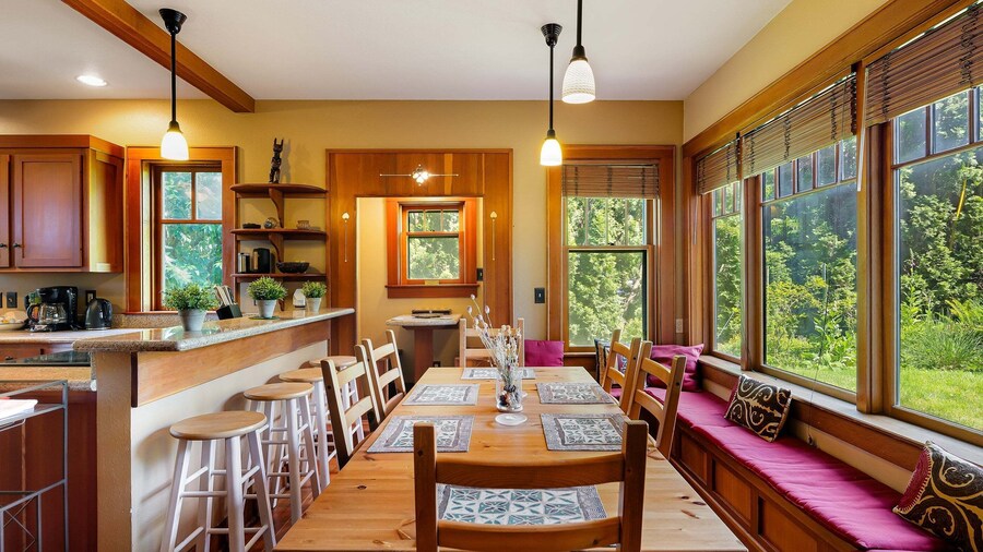 Craftsman Grove - 10 Minutes To Campus 4 Bedroom Home