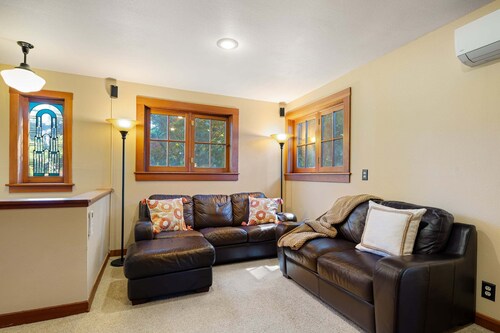 Craftsman Grove - 10 Minutes To Campus 4 Bedroom Home