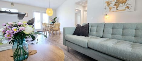 House, 3 Bedrooms | Living area | Smart TV