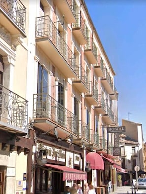 Exterior - Hostal Plaza (Segovia)