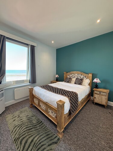 The Carlton Hotel