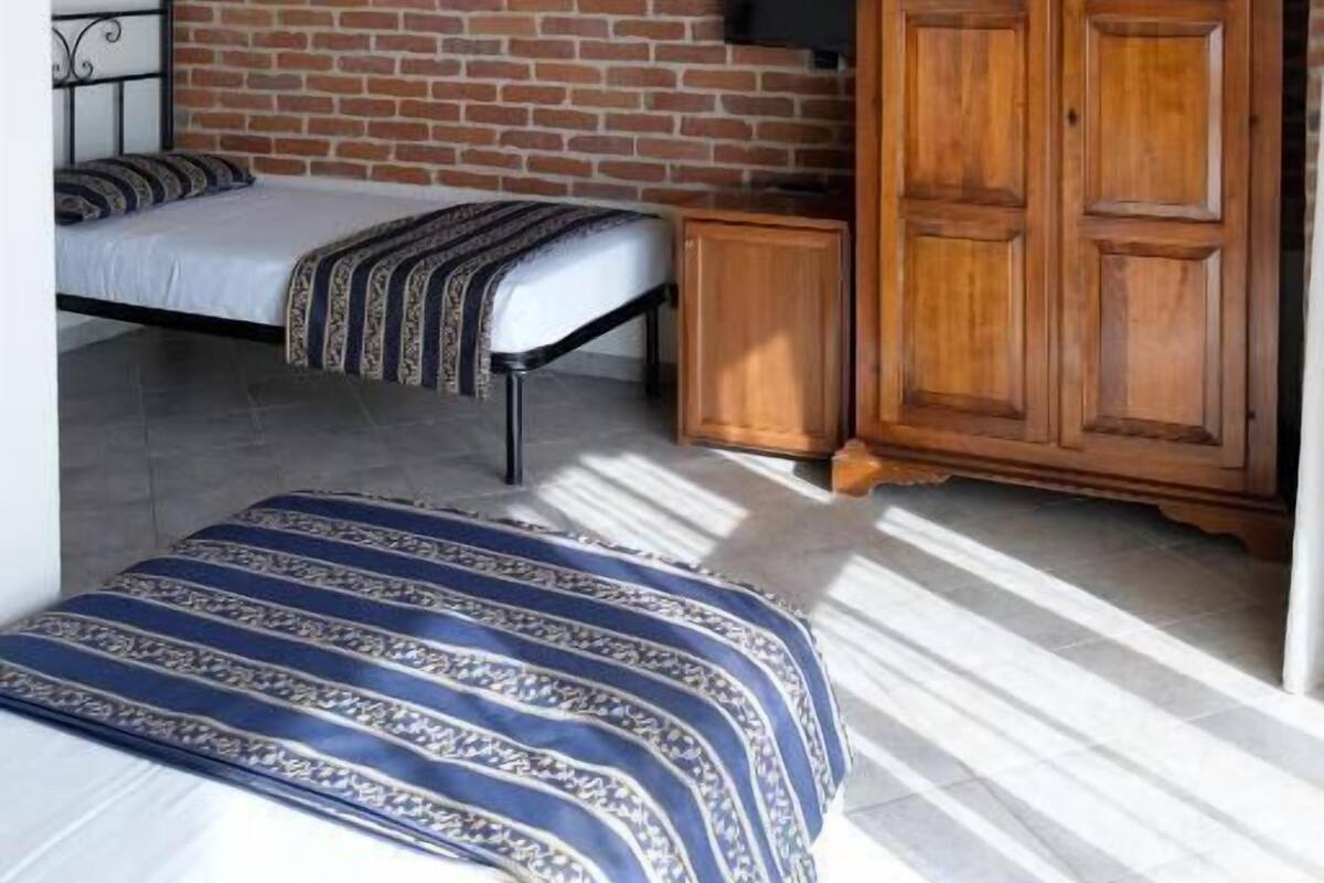 Basic Twin Room | In-room safe, desk, blackout drapes, WiFi (free)