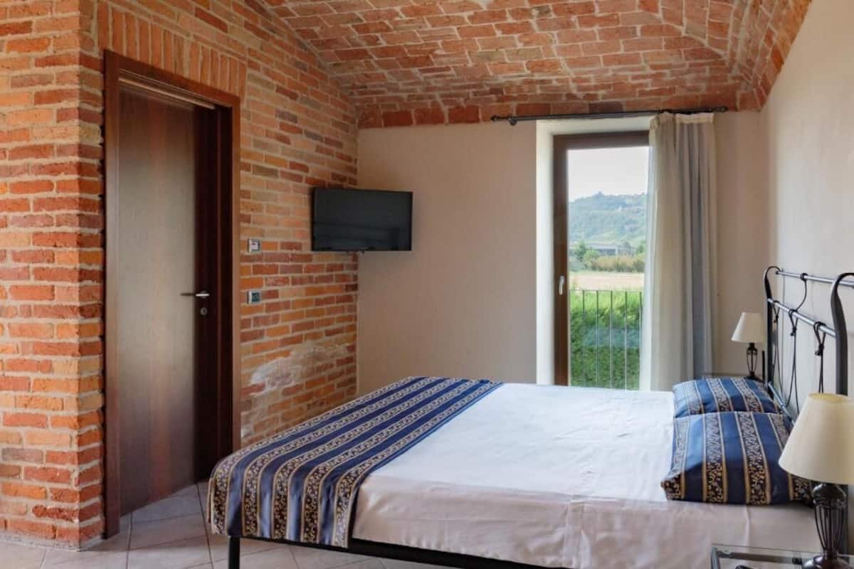 In-room safe, desk, blackout drapes, WiFi (free)
