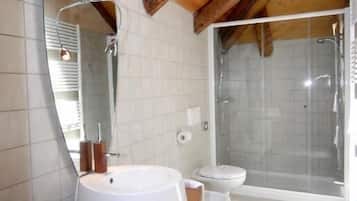 Superior Double Room | Bathroom