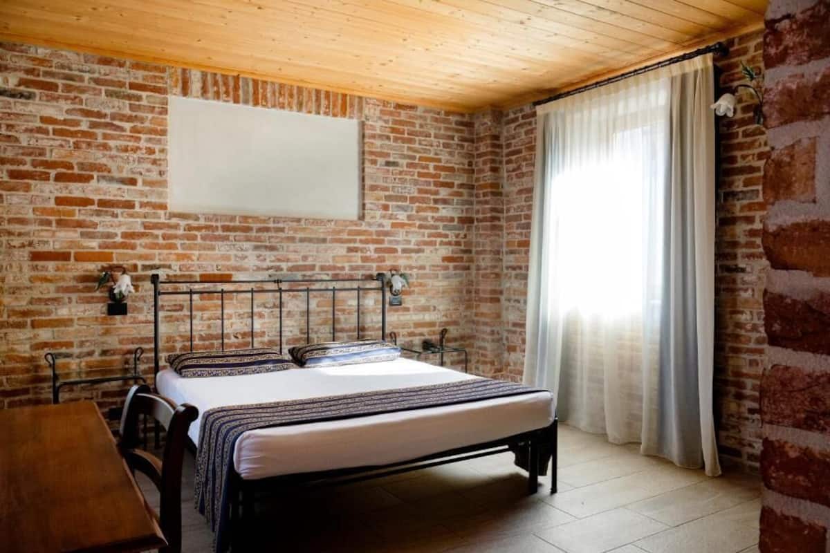 Superior Double Room, Patio | In-room safe, desk, blackout drapes, WiFi (free)