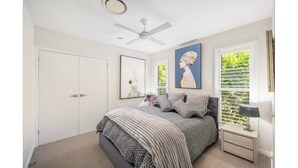 Iron/ironing board, WiFi, bed sheets - Corlette Coastal Haven (Corlette)