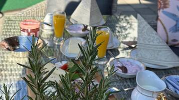 Se sirve desayuno por un coste adicional