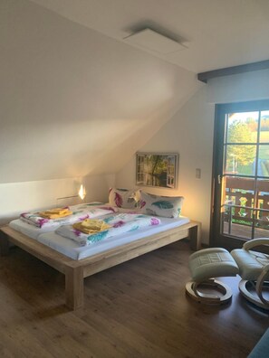 3 habitaciones, tabla de planchar con plancha, wifi y ropa de cama 