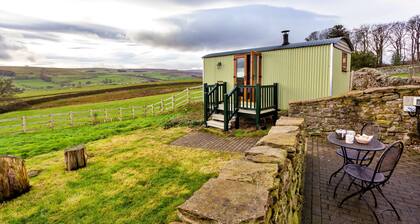 Scenic Dales Hut With Hot Tub for 2
