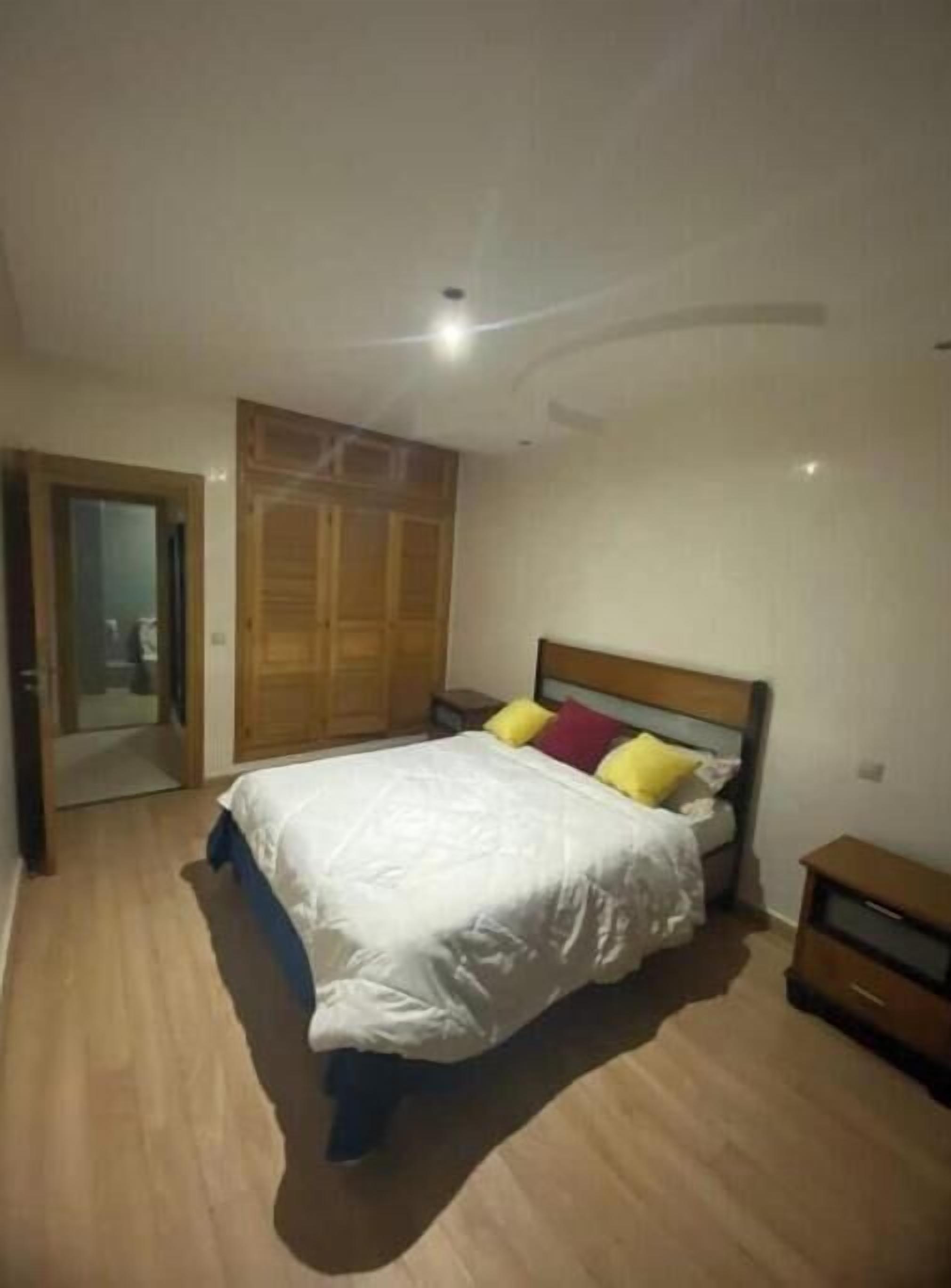 2 bedrooms, iron/ironing board, WiFi (free)