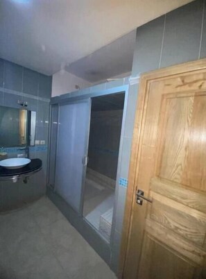 Bathroom - Pink House (Casablanca)