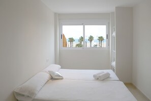 5 bedrooms, iron/ironing board, internet, bed sheets