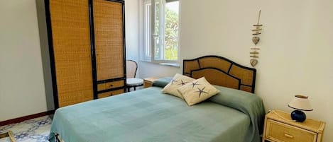 4 habitaciones, tabla de planchar con plancha, internet y ropa de cama