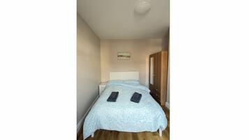 3 chambres, fer et planche à repasser, Wi-Fi gratuit, draps fournis