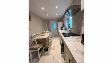 Coffee/tea maker, fridge, microwave, oven