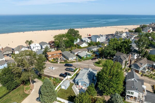 House Haven Steps From North Beach Walk To Town! - North Beach, MI