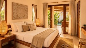 A bedroom with a bed, nightstands, a lamp, a window, and a view of greenery outside. - Villa Juma (Kabupaten Badung)