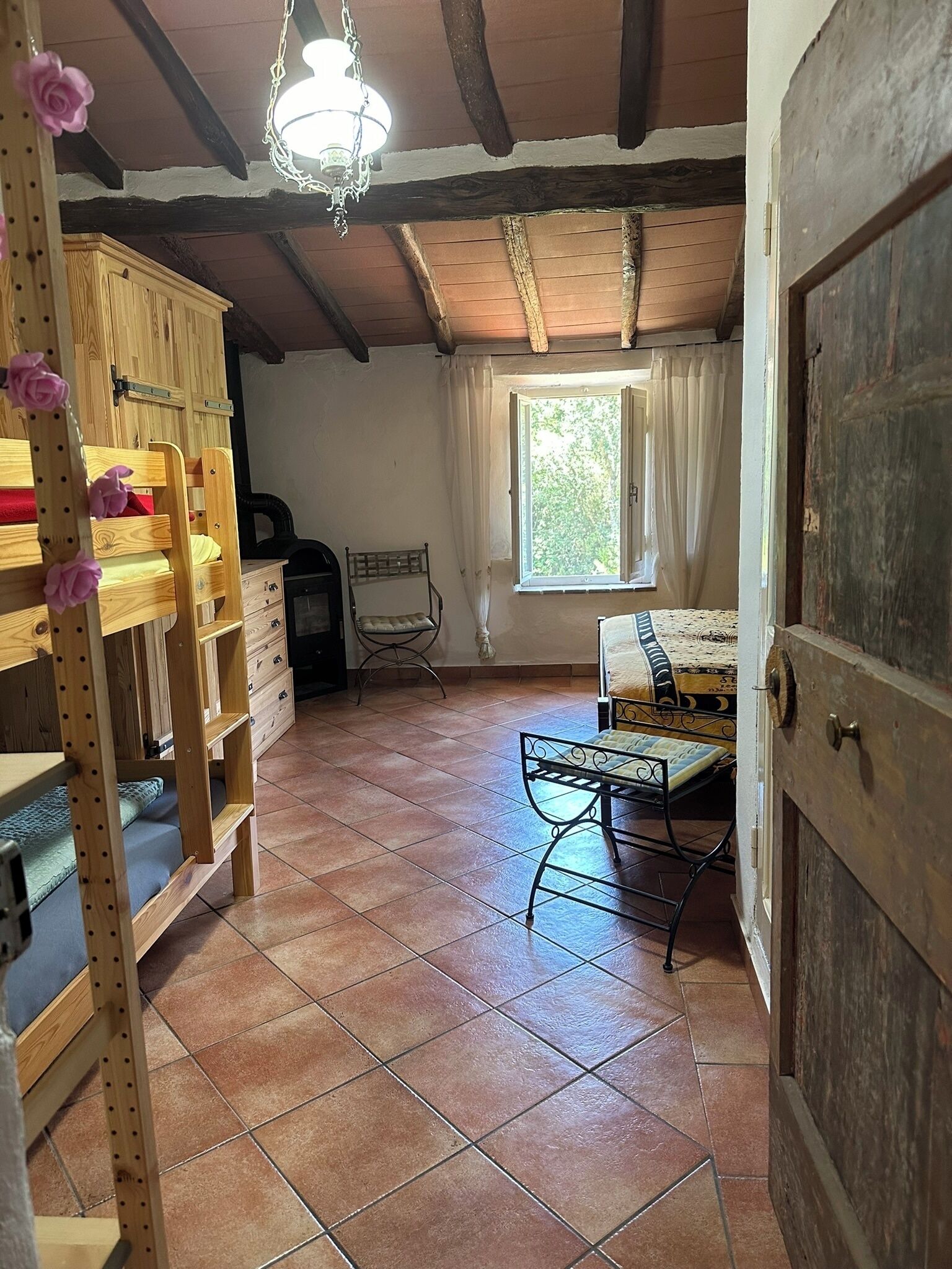 2 bedrooms, WiFi (free), bed sheets
