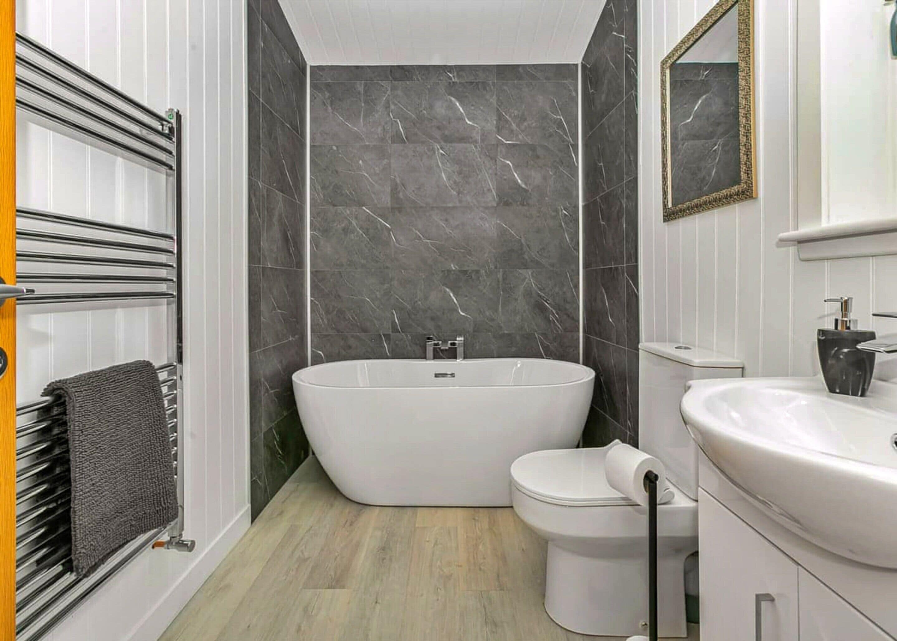 Chalet | Bathroom | Bathtub