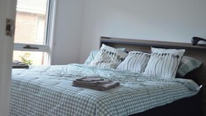 Unclassified image, 2 of 51, button - Donvale holiday home  relaxing .15 minutes drive to CBD one minute walk to bus s (Donvale)