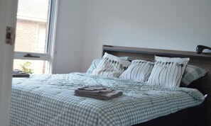Unclassified image, 4 of 51, button - Donvale holiday home  relaxing .15 minutes drive to CBD one minute walk to bus s (Donvale)