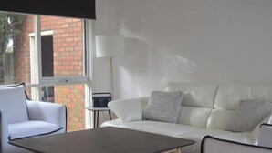 Unclassified image, 4 of 51, button - Donvale holiday home  relaxing .15 minutes drive to CBD one minute walk to bus s (Donvale)