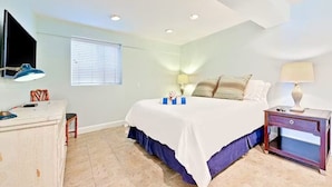 4 bedrooms, iron/ironing board, WiFi (free), bed sheets - On The Sand, Endless Sunset Views, Perfect 4 Families! (Dana Point)