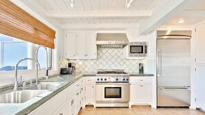 Coffee/tea maker, fridge, microwave, oven - On The Sand, Endless Sunset Views, Perfect 4 Families! (Dana Point)