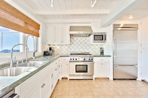 Coffee/tea maker, fridge, microwave, oven - On The Sand, Endless Sunset Views, Perfect 4 Families! (Dana Point)