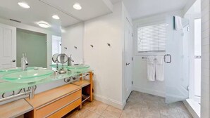 Shower, hair dryer, towels - On The Sand, Endless Sunset Views, Perfect 4 Families! (Dana Point)