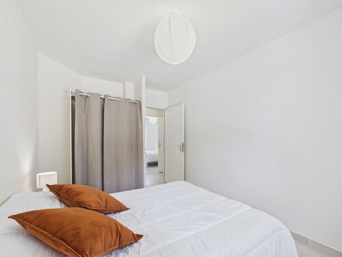 450m from Beach - House for 4 Adults/2 Kids